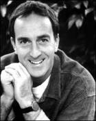 Herec Angus Deayton